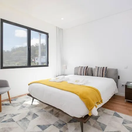 Lemon Tree Apartment *